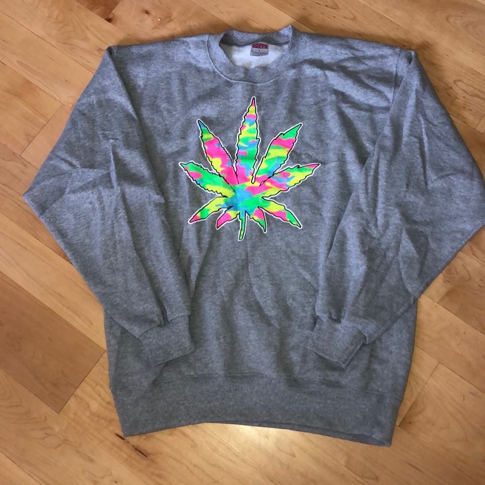 Grey weed leaf sweatshirt